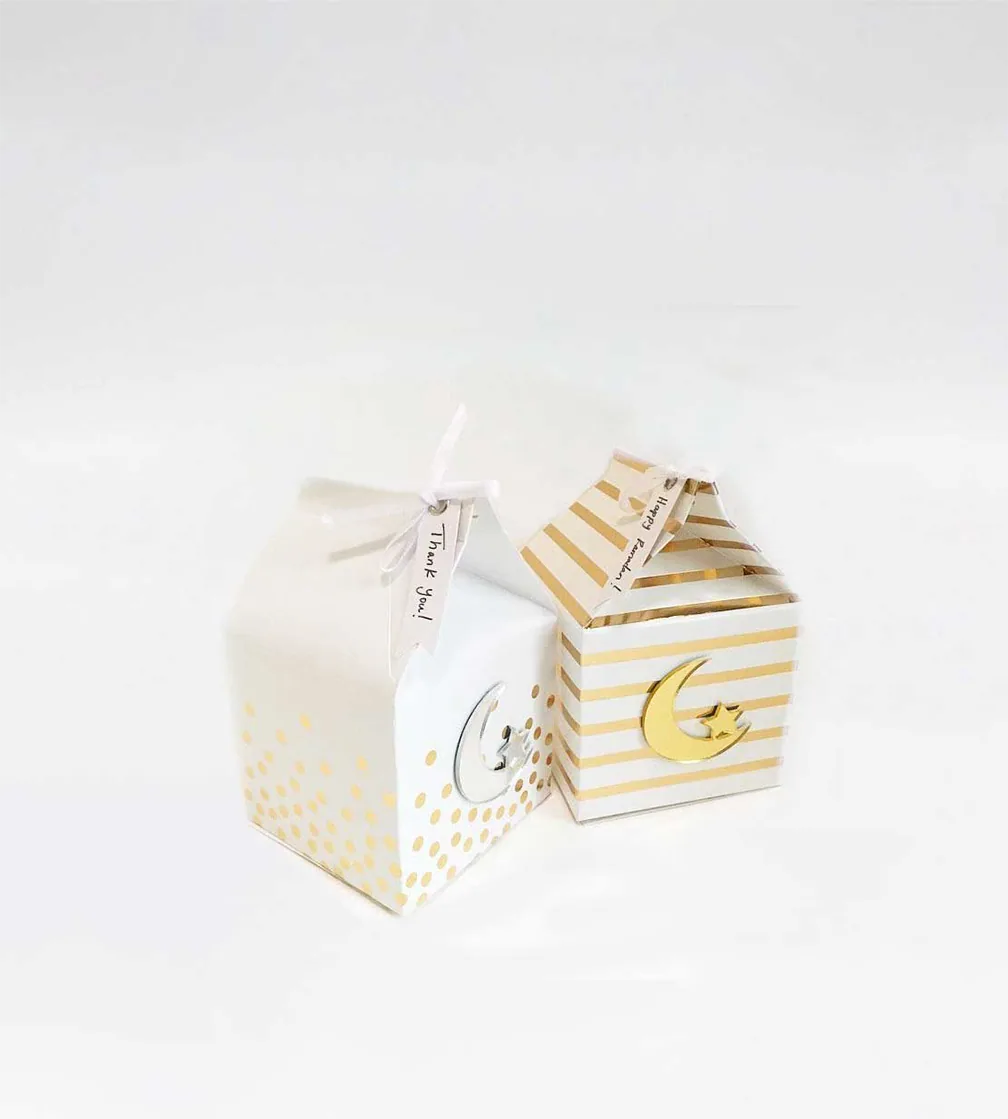 Small gable favour boxes with gold foil